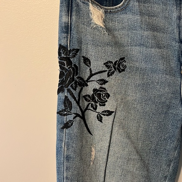 PacSun Ripped Mom Jean - Picture 3 of 8